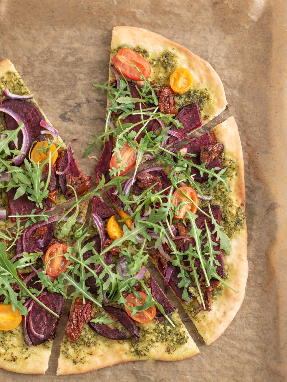 Pizza z burakiem i rukolą