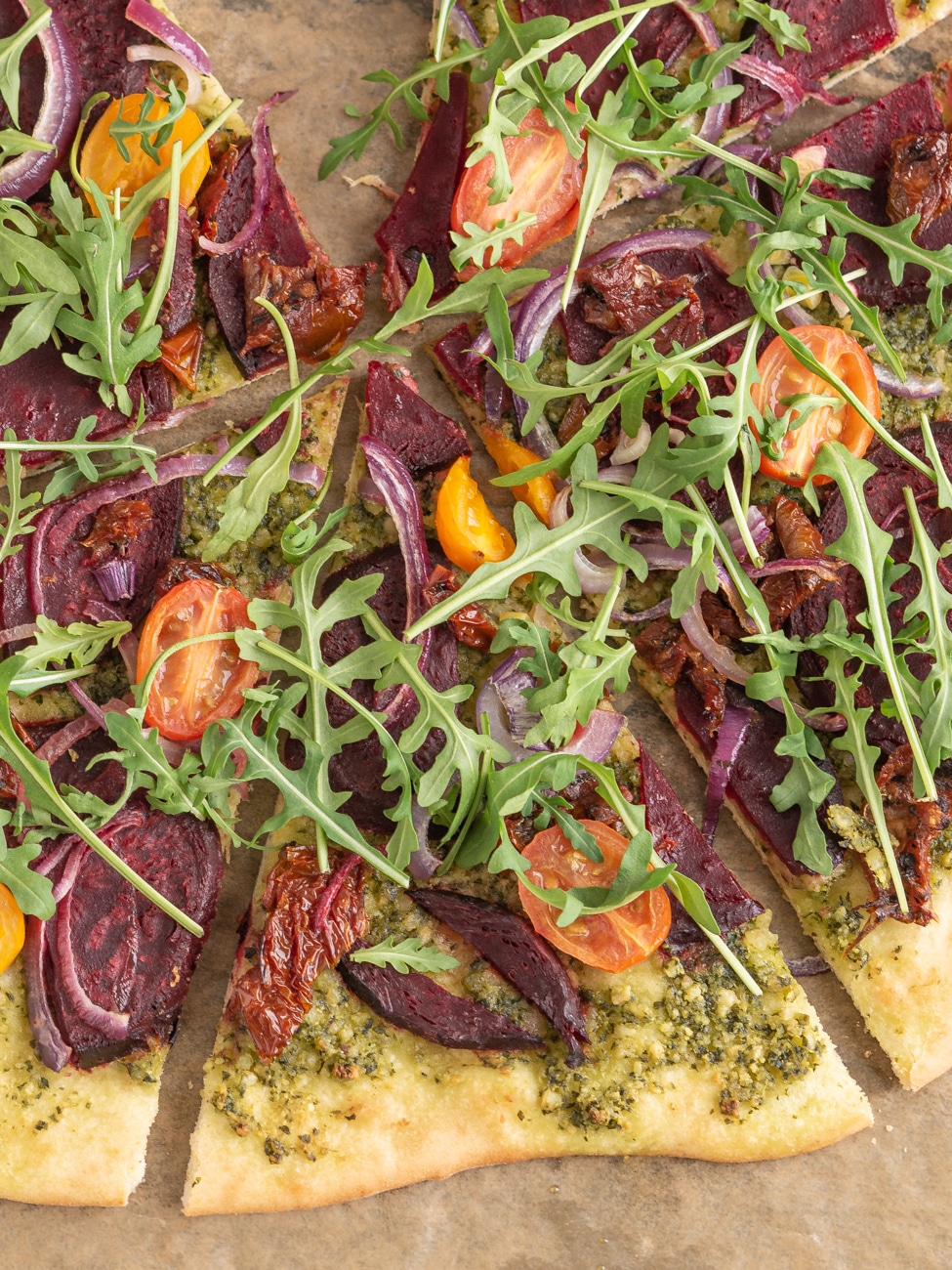 Pizza z burakiem i rukolą przepis