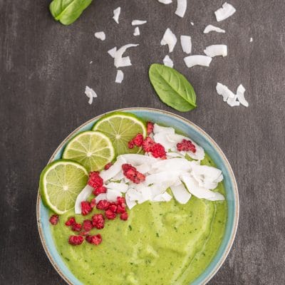 Smoothie bowl z ananasem i szpinakiem