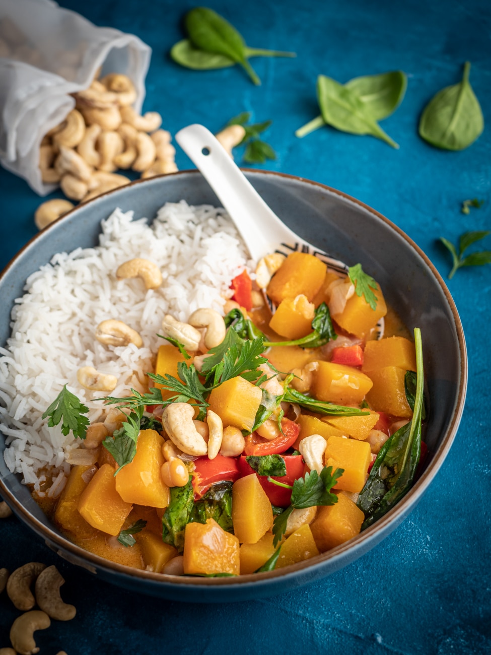 Curry z dynią i ciecierzycą - Przepis na curry dyniowe