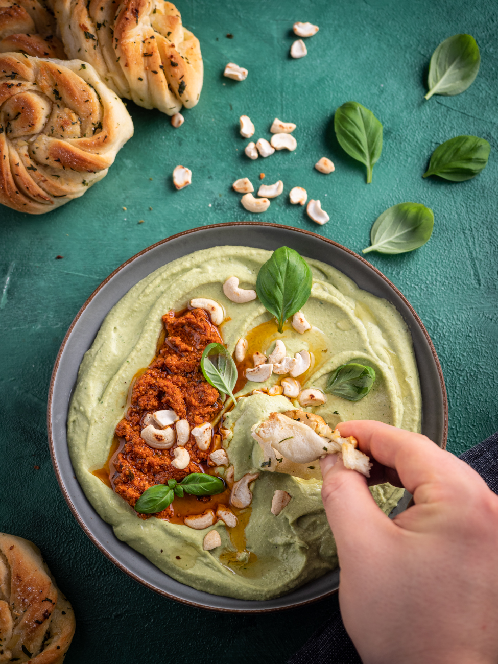 Hummus bazyliowy