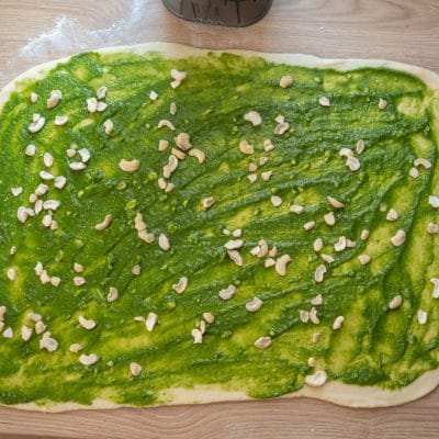 Przepis na Zakręcony chlebek z pesto